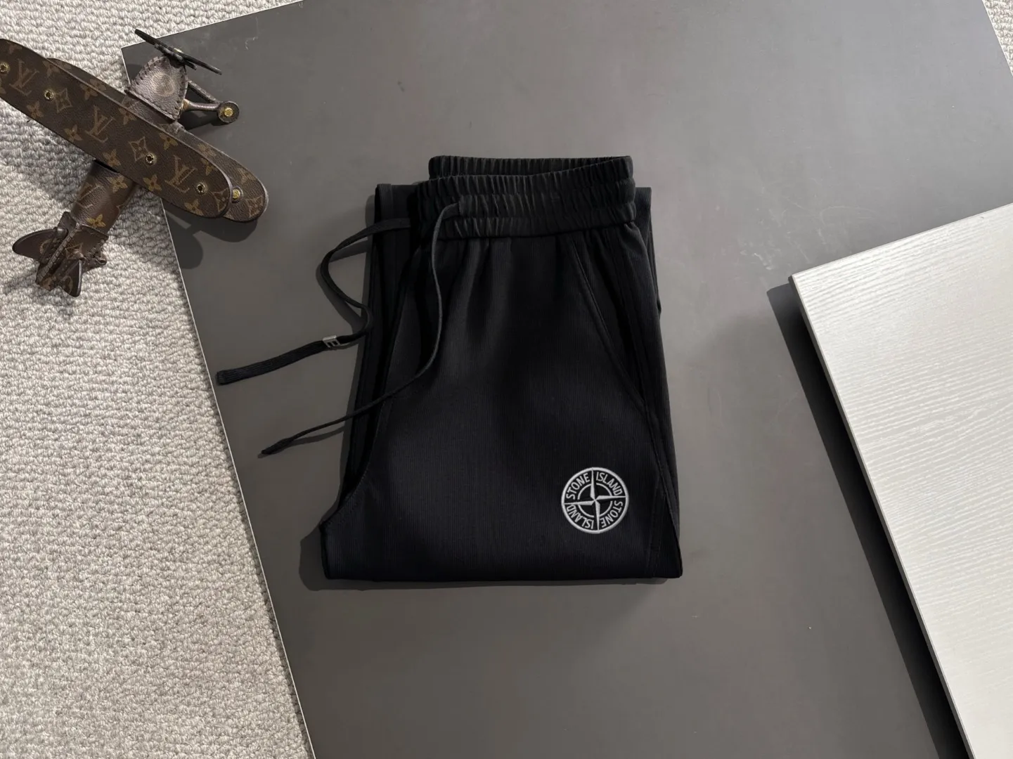 🅿️400 next day shipping Stone Island 2025 spring and summer new elastic band casual pants, thin counter custom fabrics, high breathability and comfort, impeccable details, brand element design concept, reflecting high quality. It feels delicate and soft! It presents a casual cut and the upper body shape is great! Size: M-4XL